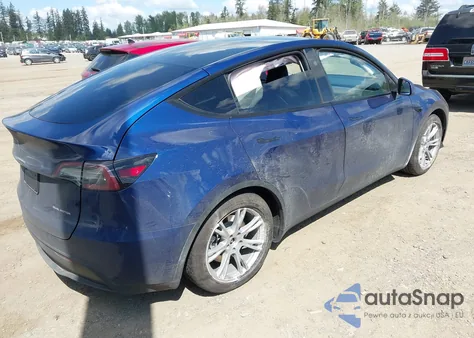 2024 Tesla Model Y Long Range Dual Motor All-Wheel Drive z USA, uszkodzony, nr VIN 7SAYGAEE0RF074822